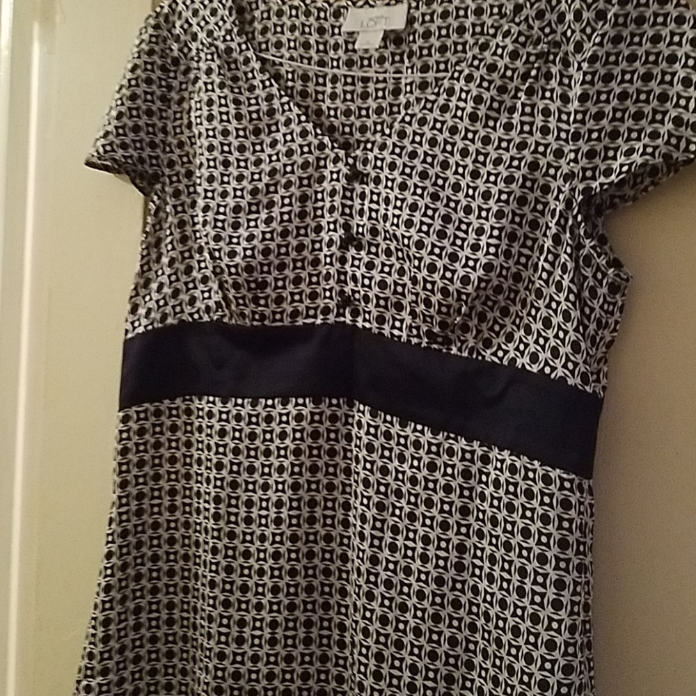 Ann Taylor loft navy white ikat print blouse